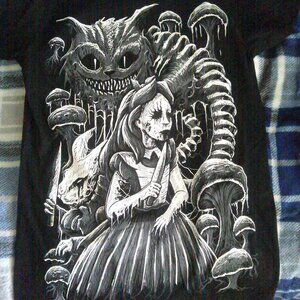 Unisex XS Hot Topic Alice Vampire Freaks T Shirt-New With Tag